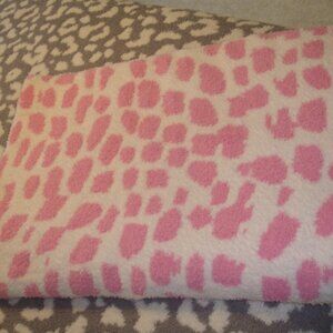 Cupcakes & Cashmere Oversized Throw 50x70” Pink White Leopard NEW RARE
